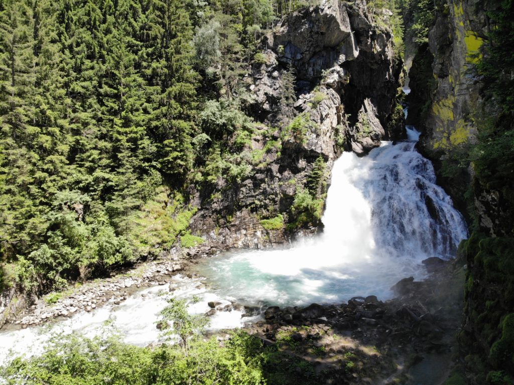 cascada de los dolomitas